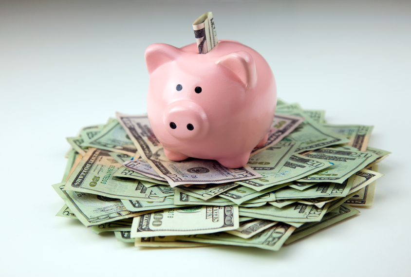 Gửi tiền tiết kiệm ngân hàng là gì, nên gửi tiết kiệm hay mua bảo hiểm?