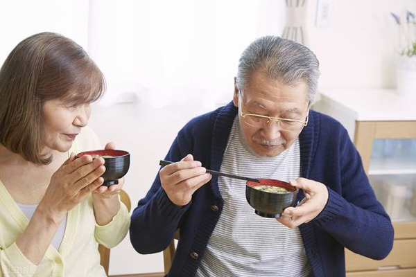 Xem bữa ăn của 92.000 người Nhật biết bí quyết sống thọ: Ăn ít 1 món, ăn nhiều 7 món