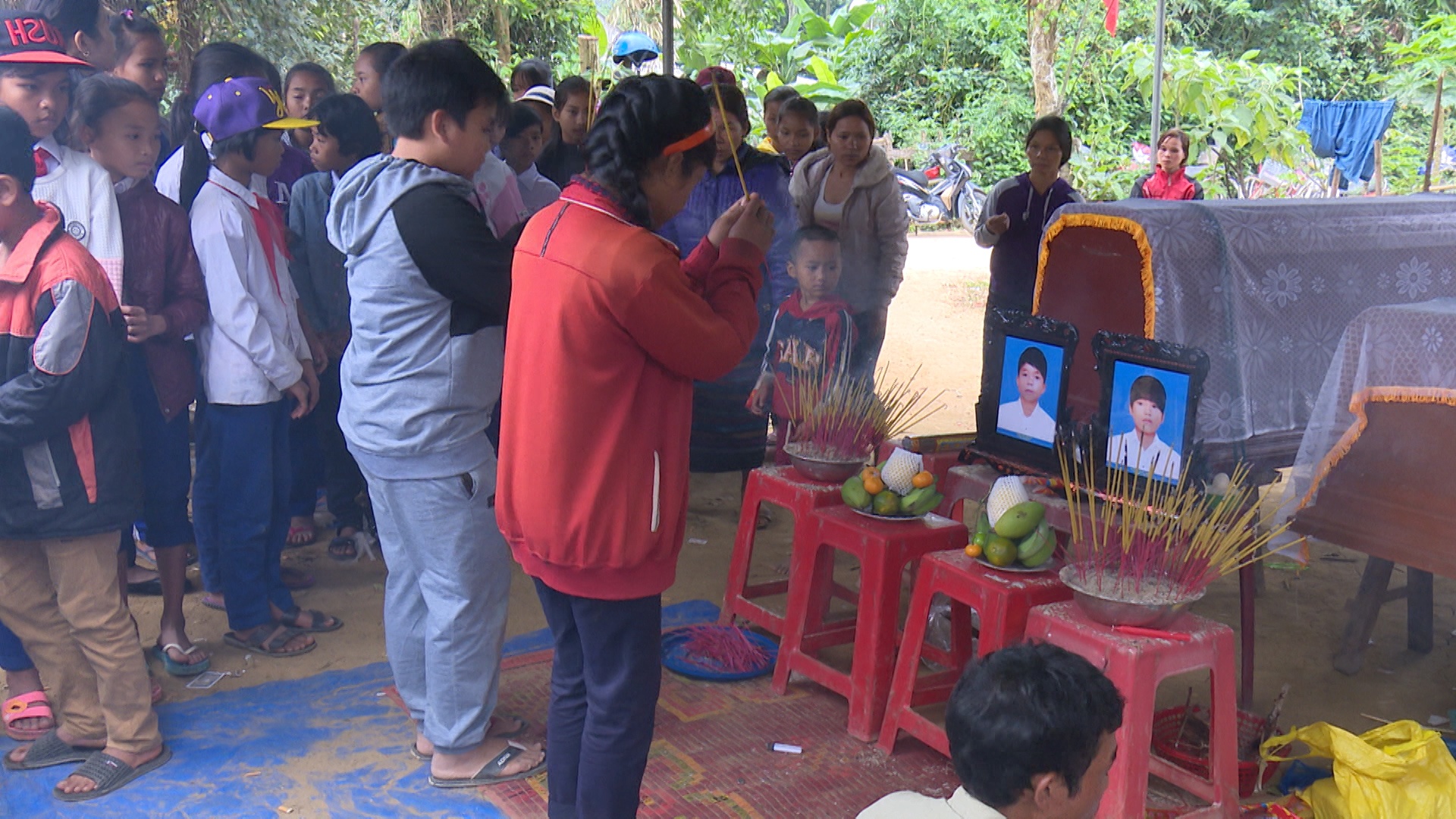 3 cháu bé nhà nghèo bắt cá ăn: Chết tức tưởi nghi ăn nhầm trứng cóc - ảnh 1