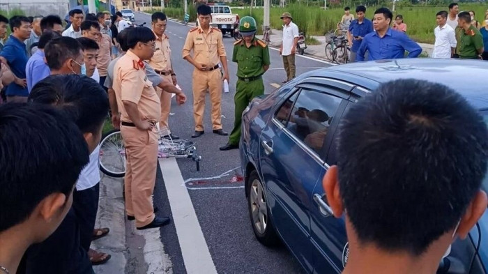 Thầy dạy đi uống nước, nữ học viên tập lái gây TNGT làm bé 3 tuổi tử vong 1