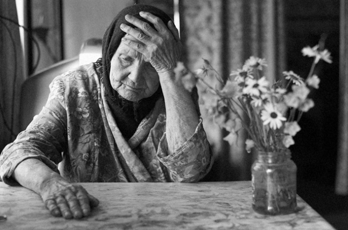 Đại dịch cô đơn ở người cao tuổi: Sống hiện đại, chết cô đơn