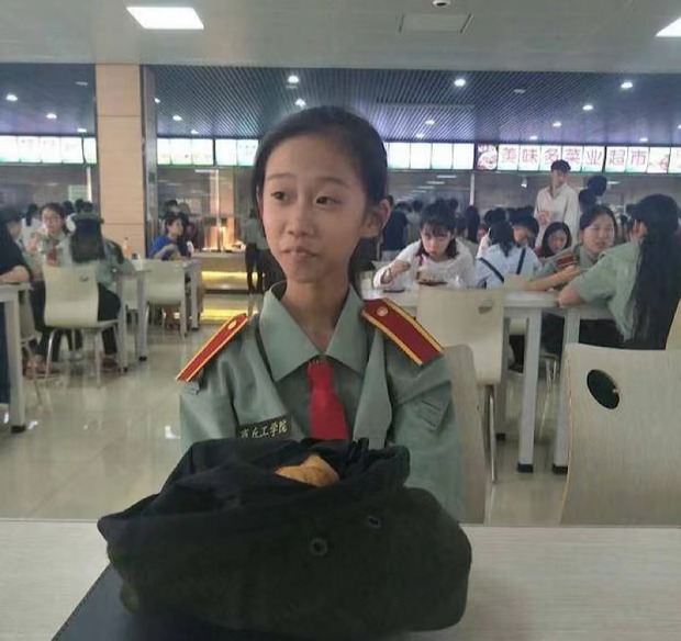 Bi kịch của thần đồng nhỏ tuổi nhất Trung Quốc: 10 tuổi đỗ ĐH nhưng tốt nghiệp không nơi nào nhận, giờ chật vật mưu sinh với mức lương 7 triệu/tháng - Ảnh 4.