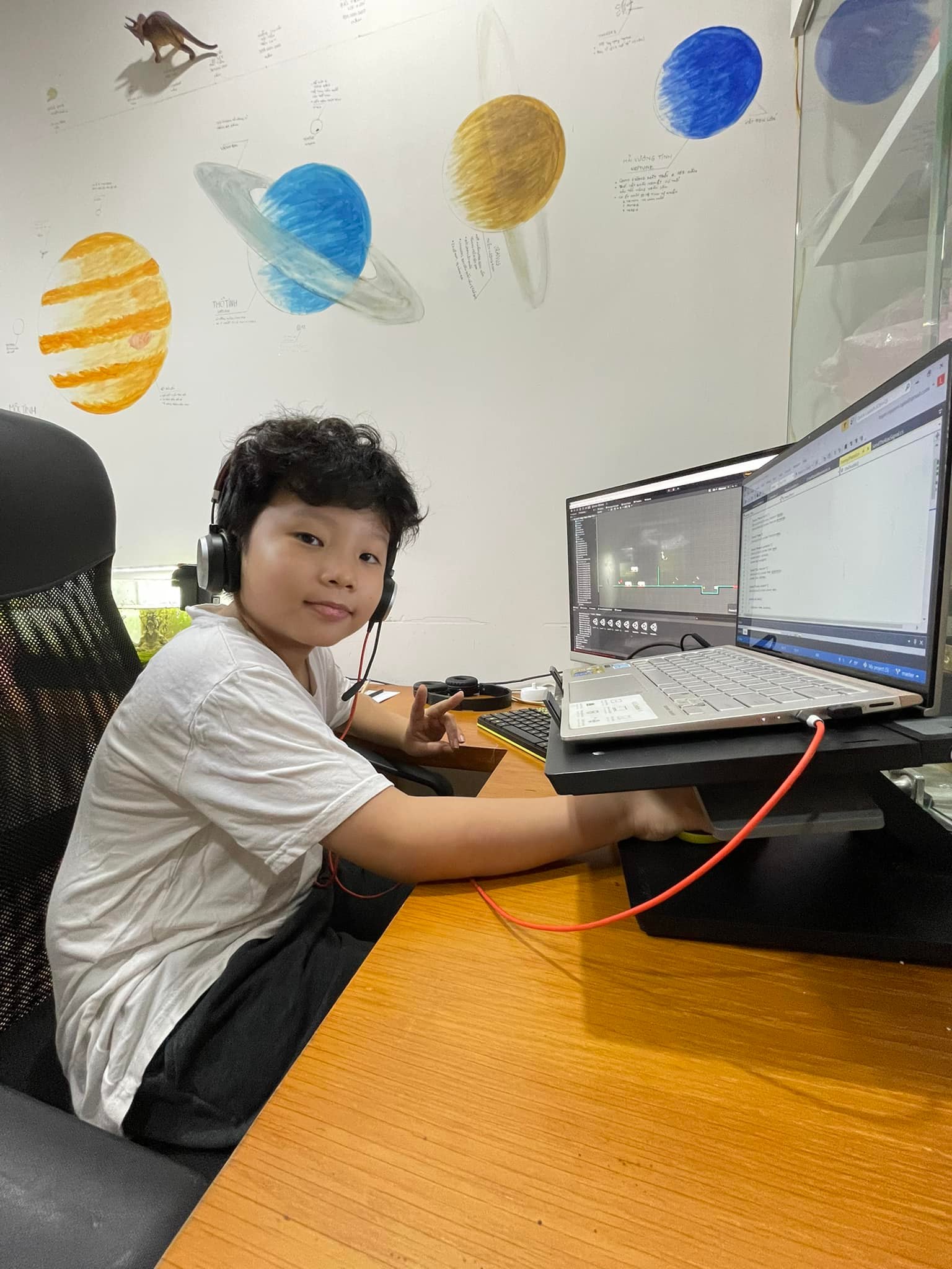 Cậu bé lớp 4 có 3 năm kinh nghiệm lập trình, TOEIC 900 và được 6 công ty game top đầu Việt Nam mời về thực tập - Ảnh 2.