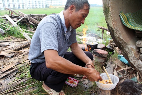 10 năm mưu sinh vỉa hè, sống ống cống của bố thủ khoa ĐH Y - Giáo dục