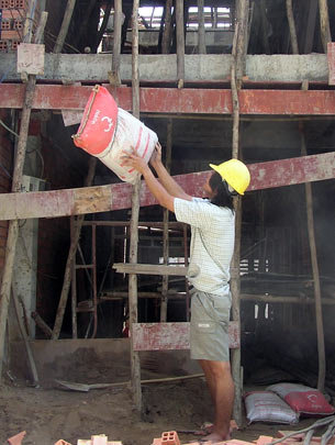 Những người phụ hồ - Kỳ 1: Thợ phụ "đặc biệt" - Tuổi Trẻ Online