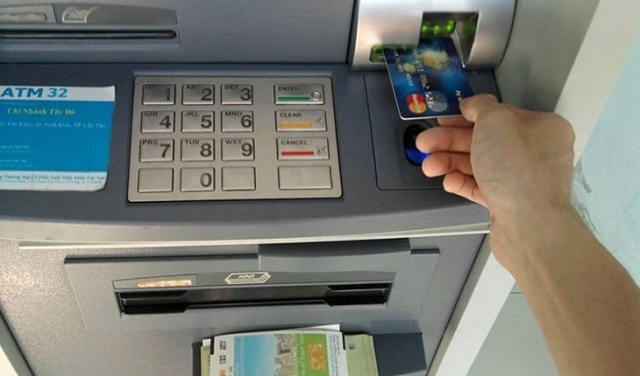 Rút tiền ở cây ATM tối đa là bao nhiêu? Cập nhật từng ngân hàng