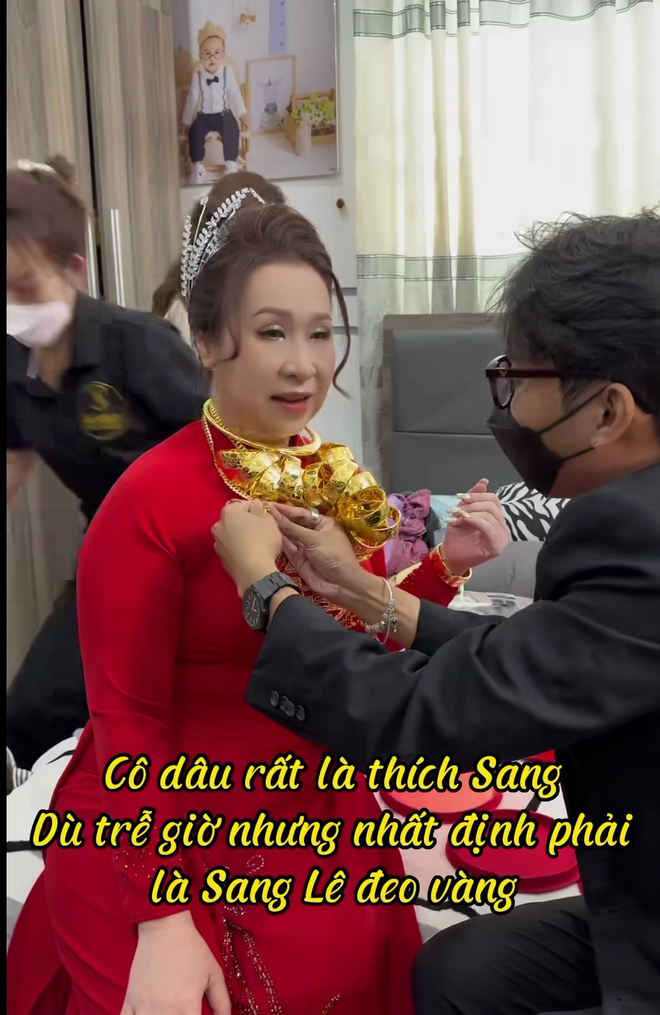 Cô dâu U40 nhận 30 cây vàng, 10.000 USD tiền mặt trong ngày cưới: Lấy chồng muộn chút cũng không sao! - Hình 4