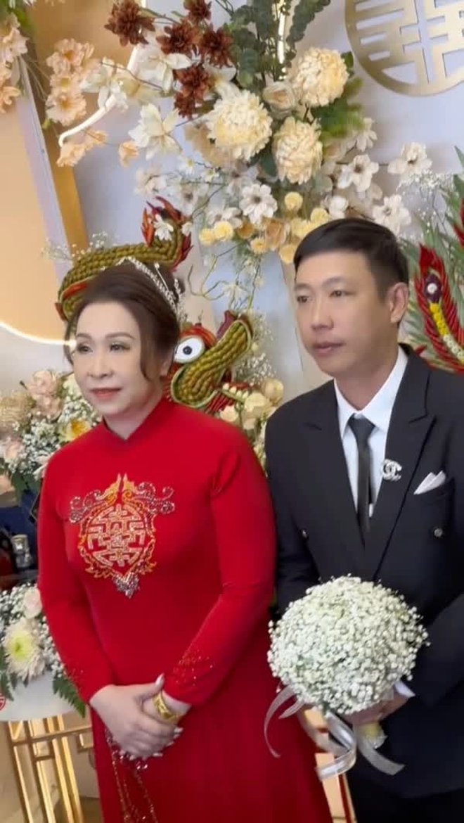Cô dâu U40 nhận 30 cây vàng, 10.000 USD tiền mặt trong ngày cưới: Lấy chồng muộn chút cũng không sao! - Hình 2