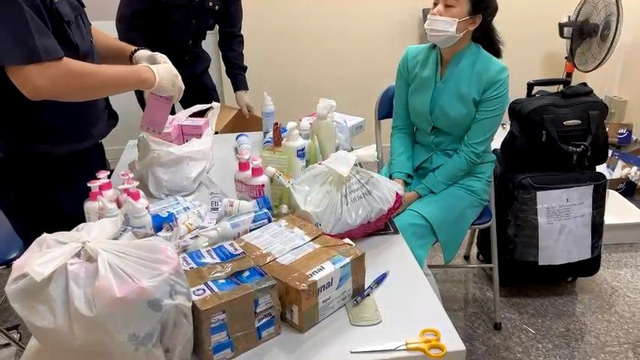 HOT: 4 tiếp viên hàng không được thả tự do, 2 nghi phạm mới bị bắt, sắp lộ diện, danh tính gây tò mò - Hình 1