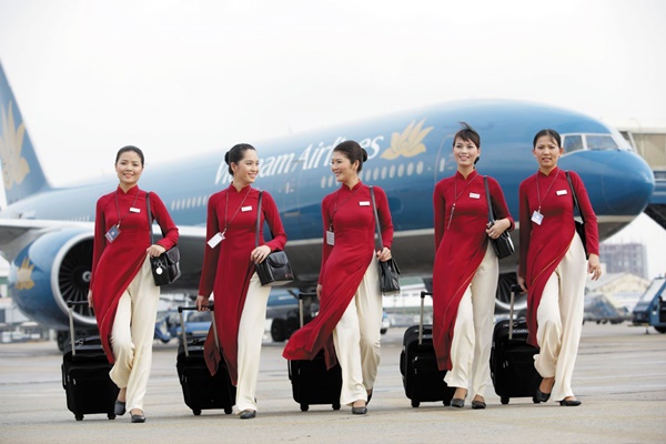 Mức lương tiếp viên hàng không: Liệu có việc nhẹ, lương cao?