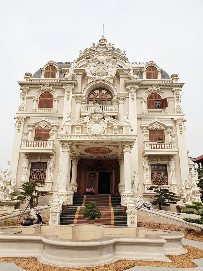 Đại gia Việt sở hữu tòa lâu đài 50 tỷ, tặng con dâu 100 cây vàng khiến CĐM choáng váng - Ảnh 2.
