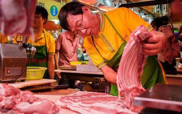 Giấu bằng đại học danh giá, người đàn ông đi bán thịt lợn trở thành tỷ phú: Từng bị mỉa mai là vết nhơ của trường cũ, 20 năm sau khiến người