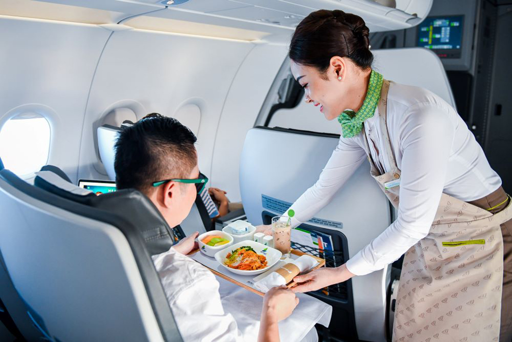 Lương tiếp viên hàng không ở Việt Nam bao nhiêu một tháng?