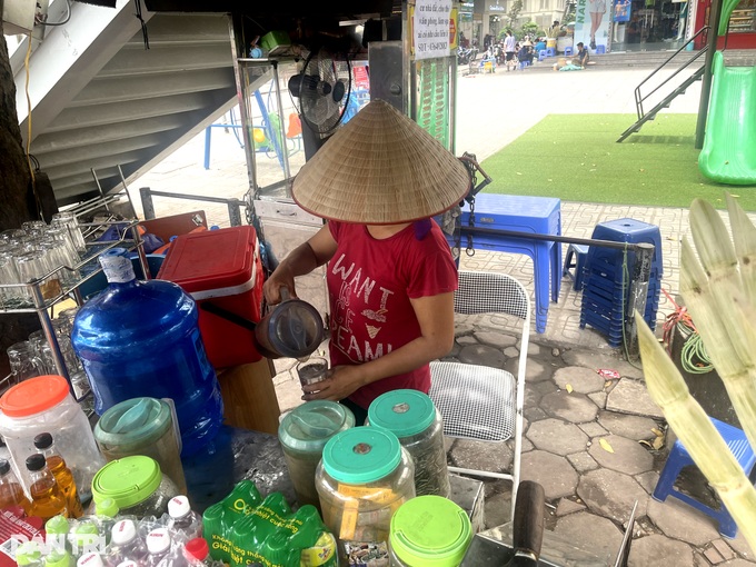 Bán nghìn cốc nước ngày nóng, chủ quán ở Hà Nội kiếm 50 triệu đồng/tháng - 5