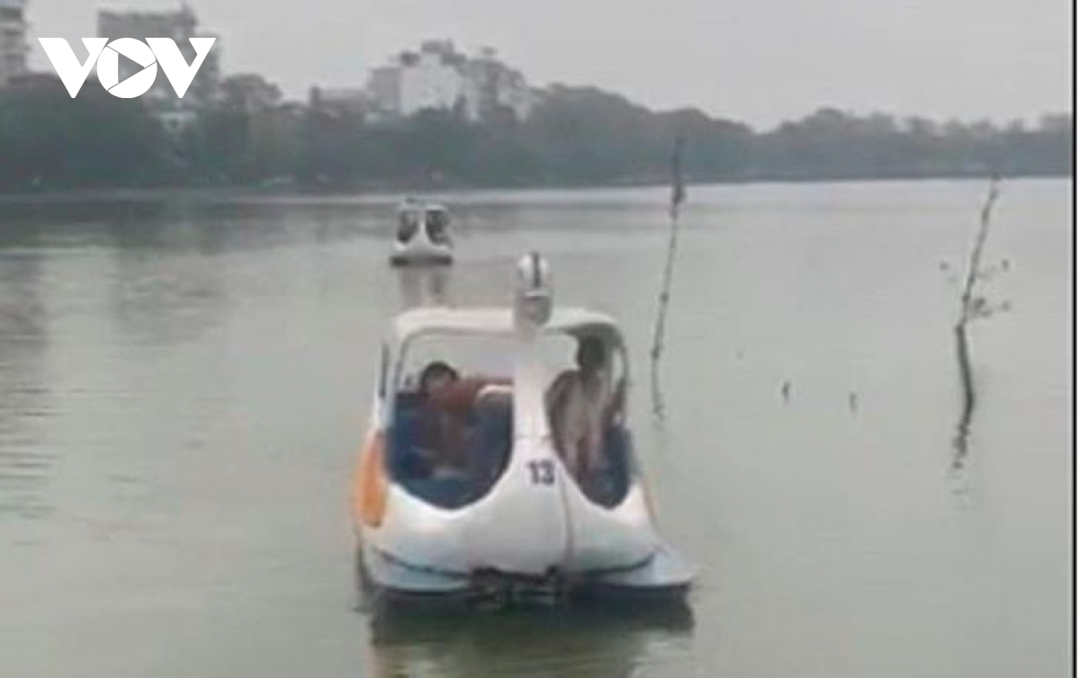 Bé gái 7 tuổi tại Hải Dương tử vong do lật thuyền đạp vịt trên hồ