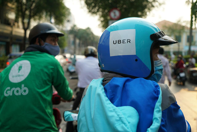 Uber rút lui, ứng dụng gọi xe Việt “bung lụa”