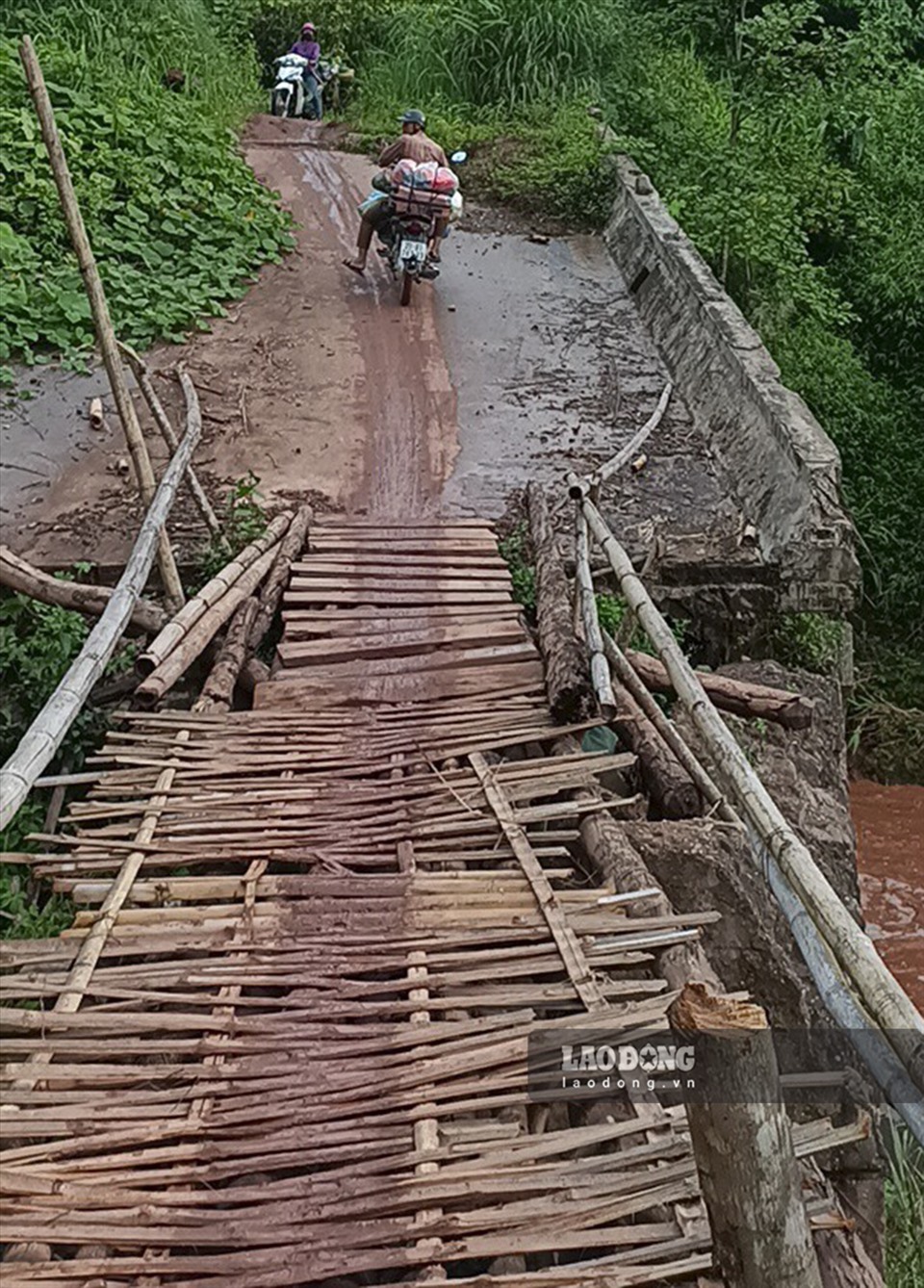 Đường nối từ xã Chà Cang - Xã Nậm Tin – Nà Khoa thuộc huyện Nậm Pồ, tỉnh Điện Biên là một trong những con đường như vậy.