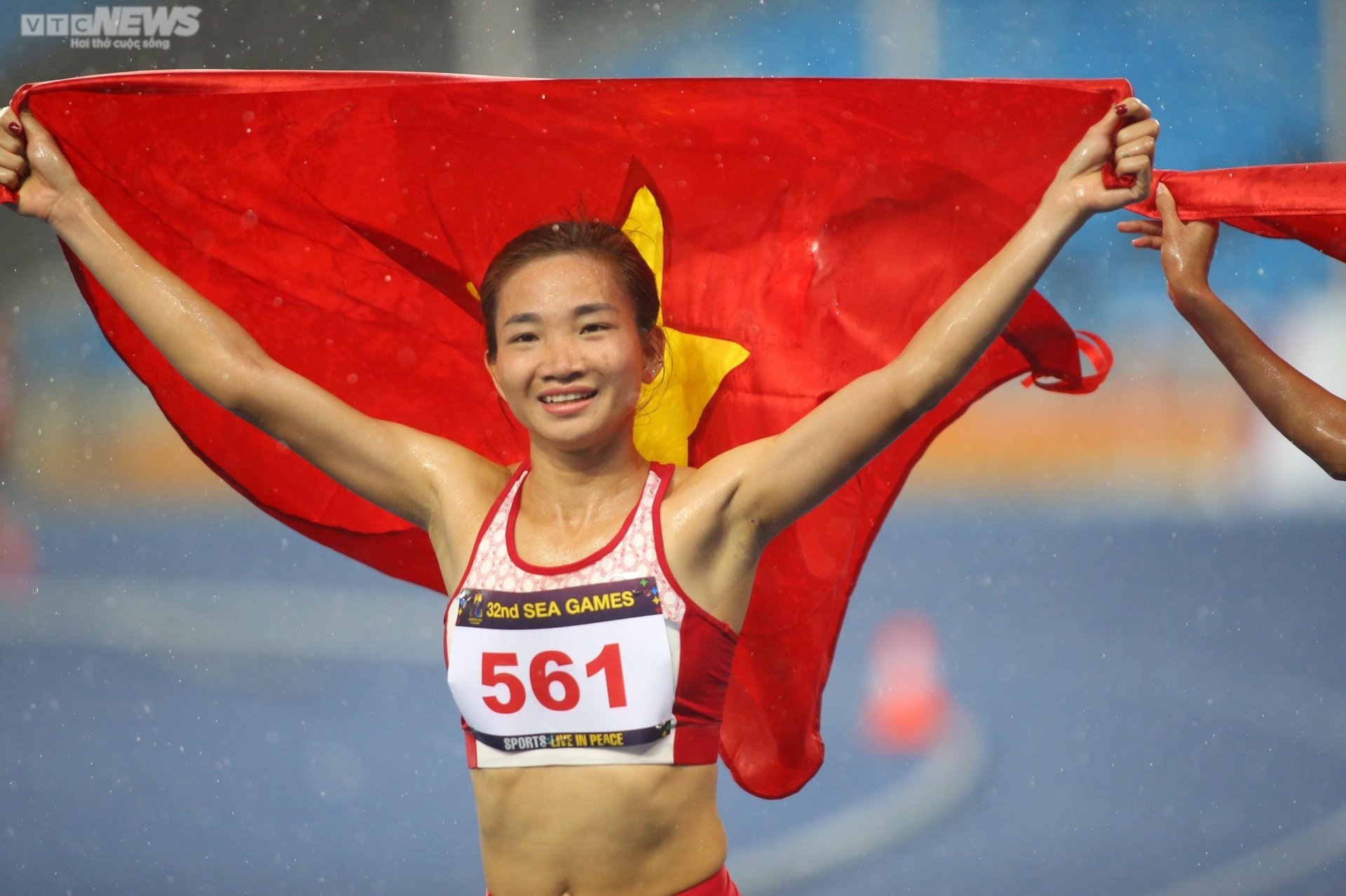 Nguyễn Thị Oanh: Giành HCV SEA Games, chỉ kịp uống 1 cốc nước rồi chạy tiếp